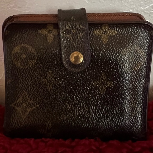LOUIS VUITTON MONOGRAM COMPACT ZIPPE’ WALLET. EUC. - Picture 1 of 8